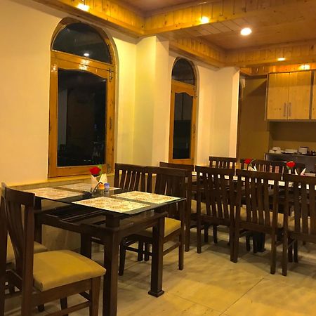 The Avenue Hotel , Manali A River Side Hotel Buitenkant foto