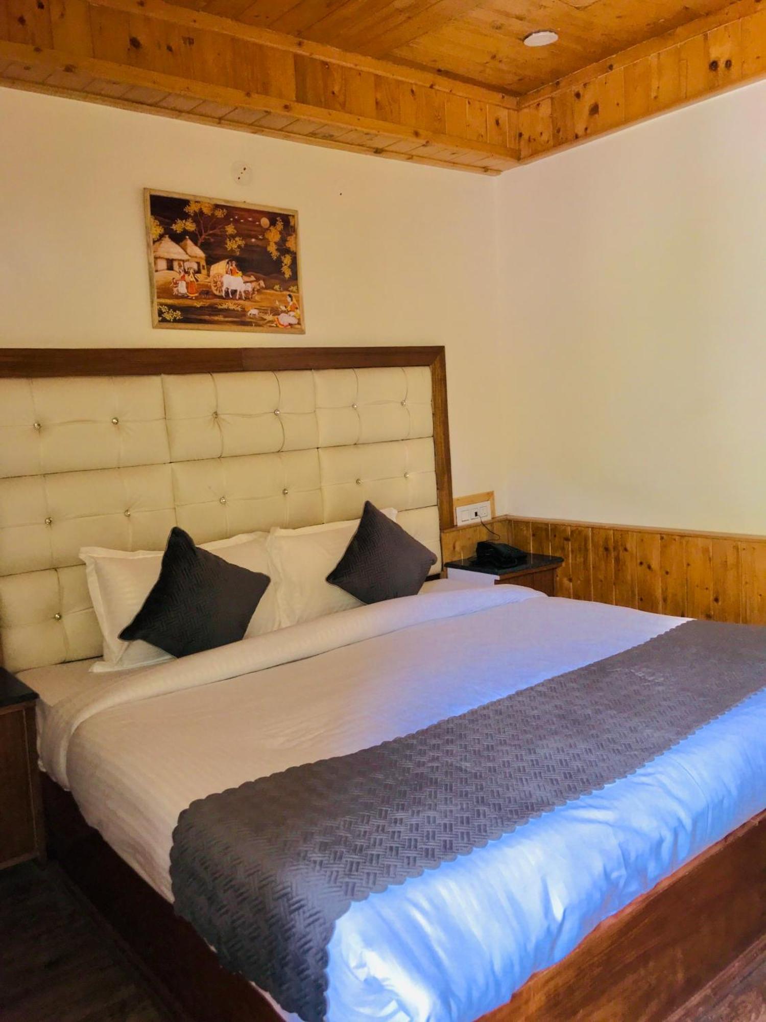 The Avenue Hotel , Manali A River Side Hotel Buitenkant foto