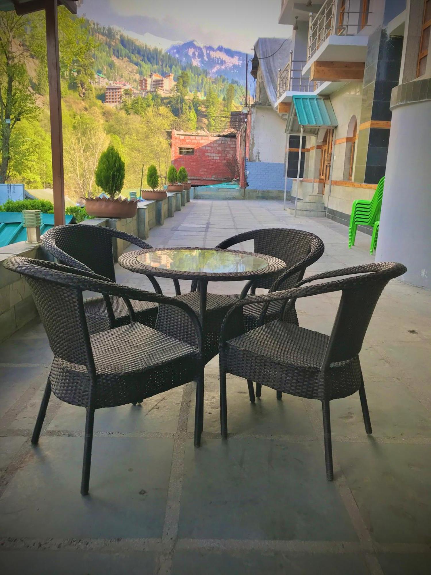 The Avenue Hotel , Manali A River Side Hotel Buitenkant foto