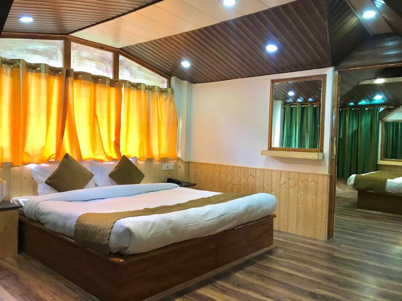 The Avenue Hotel , Manali A River Side Hotel Buitenkant foto