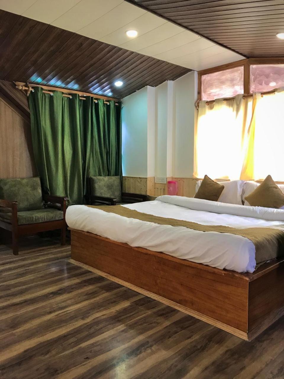 The Avenue Hotel , Manali A River Side Hotel Buitenkant foto