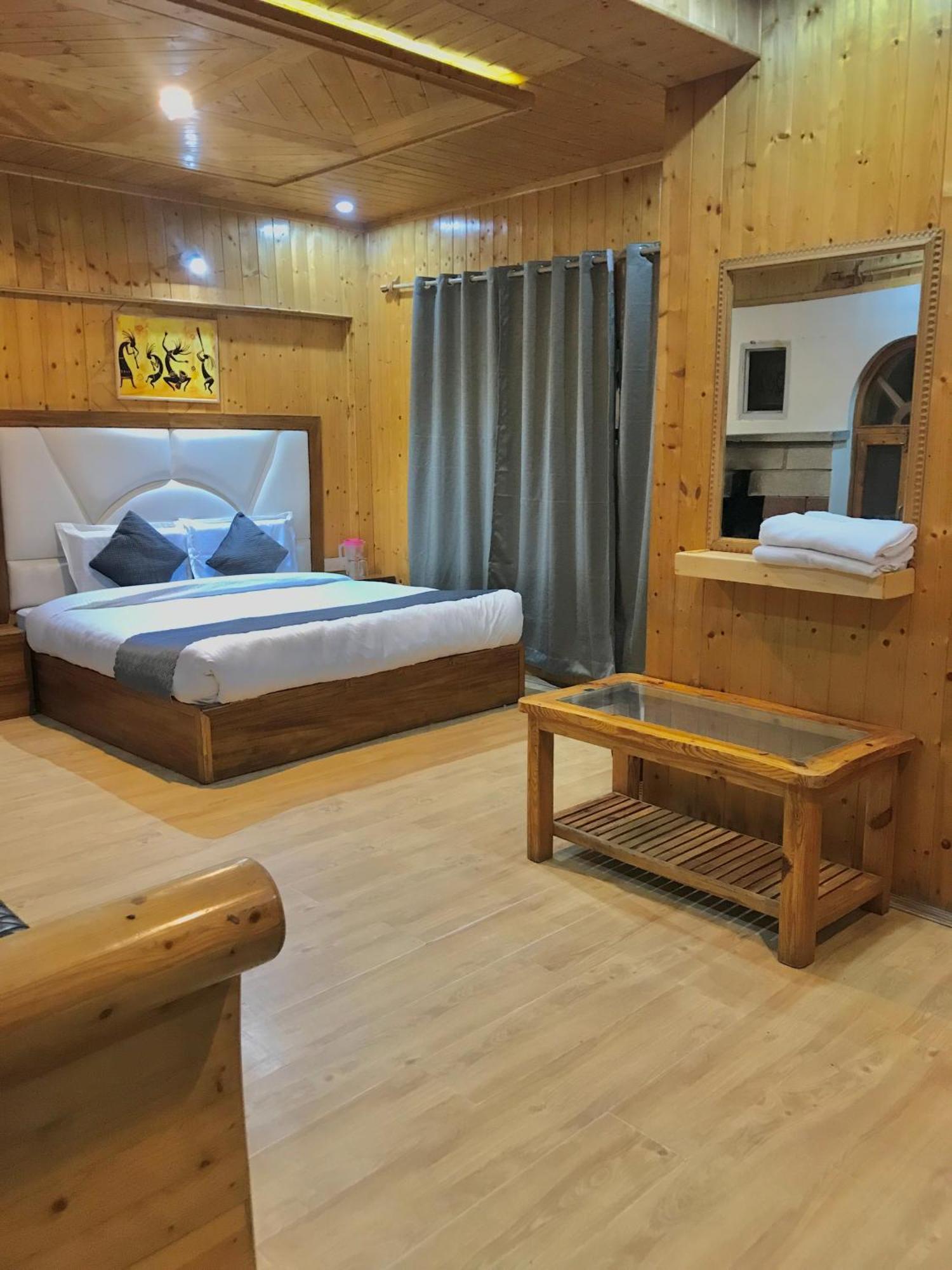 The Avenue Hotel , Manali A River Side Hotel Buitenkant foto