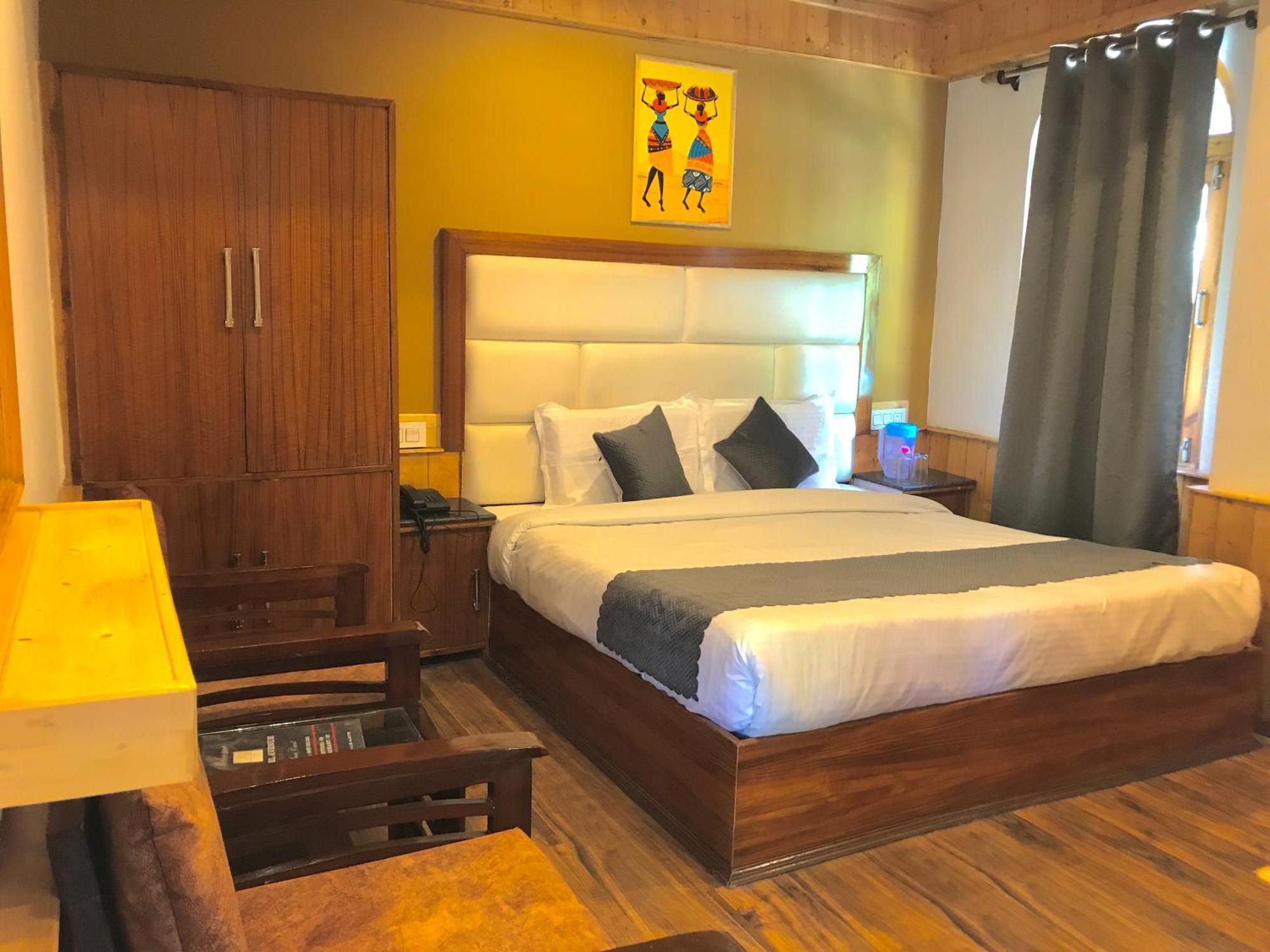 The Avenue Hotel , Manali A River Side Hotel Buitenkant foto