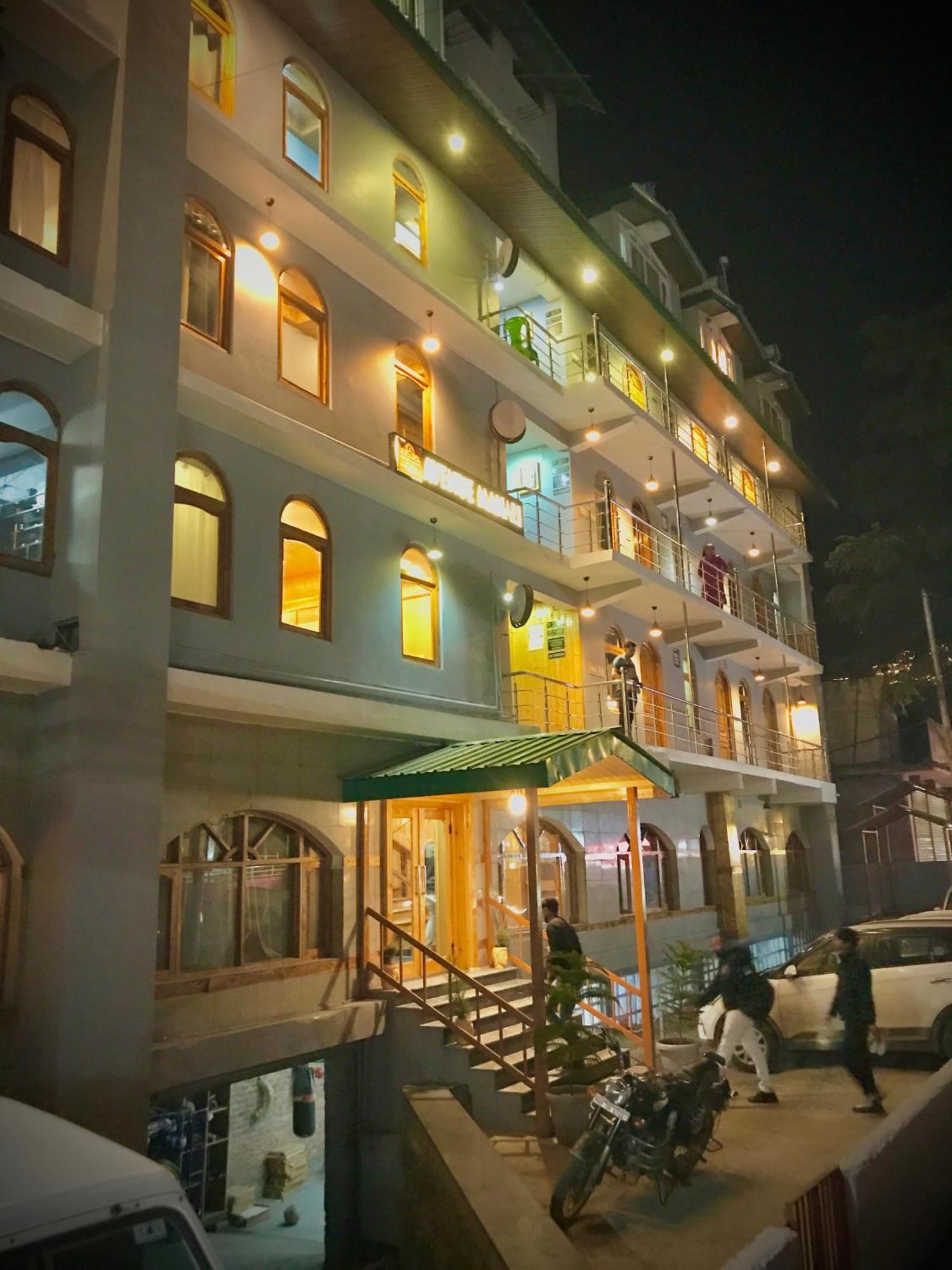 The Avenue Hotel , Manali A River Side Hotel Buitenkant foto
