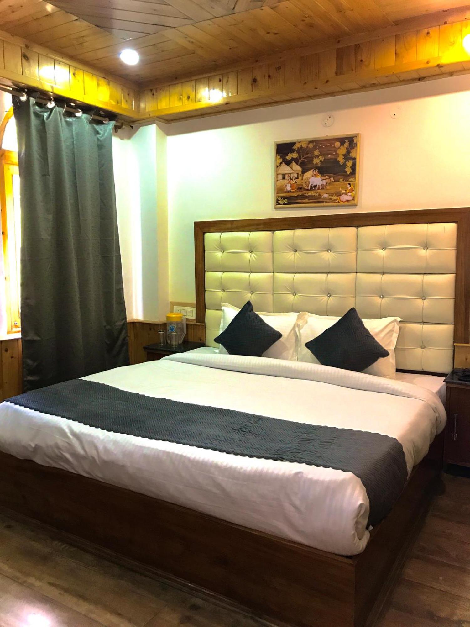 The Avenue Hotel , Manali A River Side Hotel Buitenkant foto