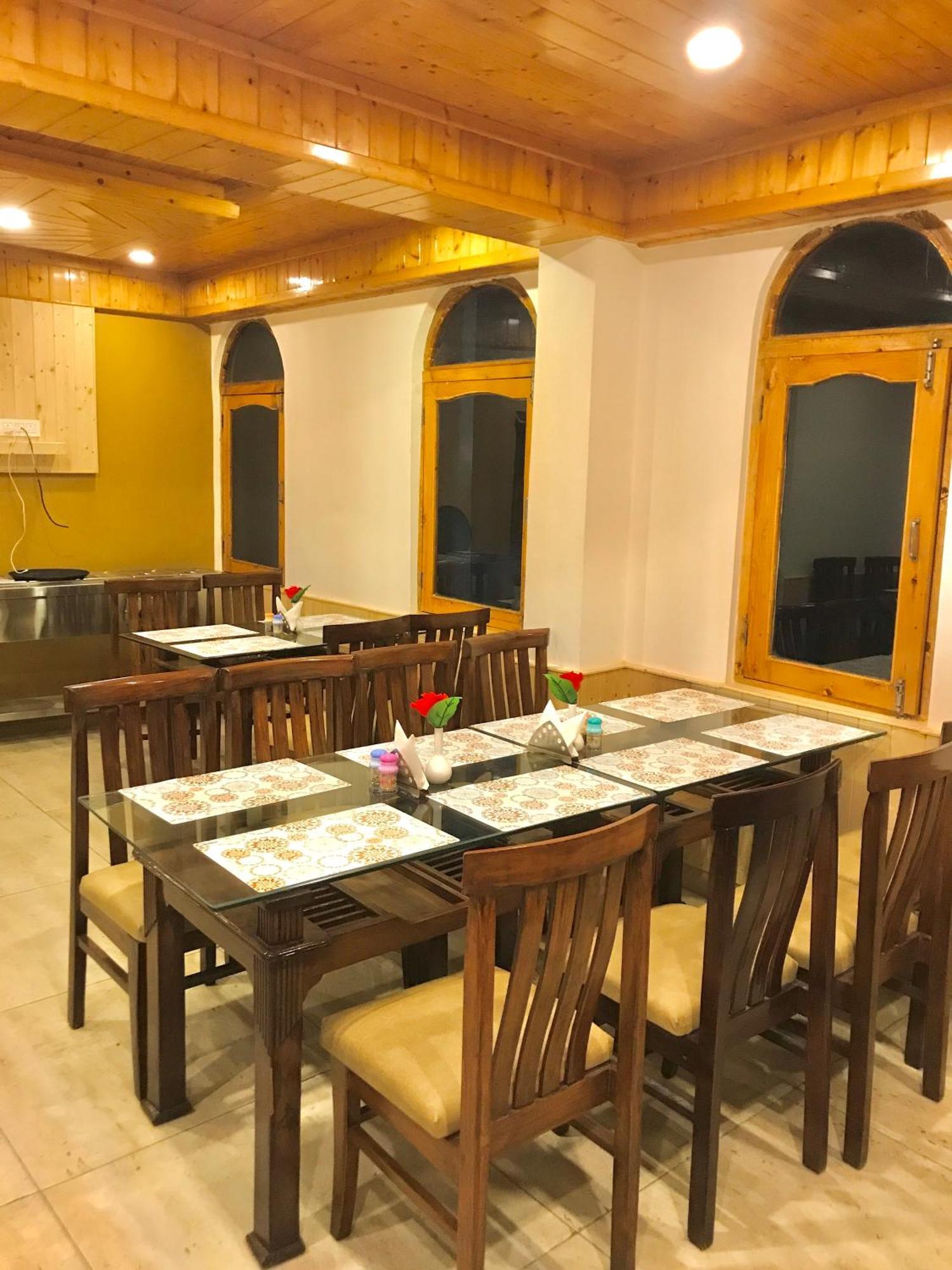 The Avenue Hotel , Manali A River Side Hotel Buitenkant foto