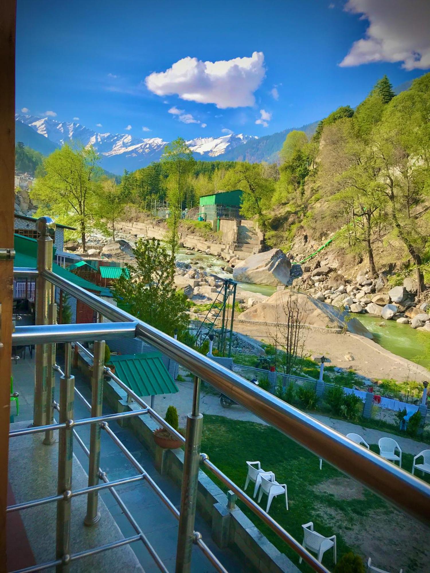 The Avenue Hotel , Manali A River Side Hotel Buitenkant foto