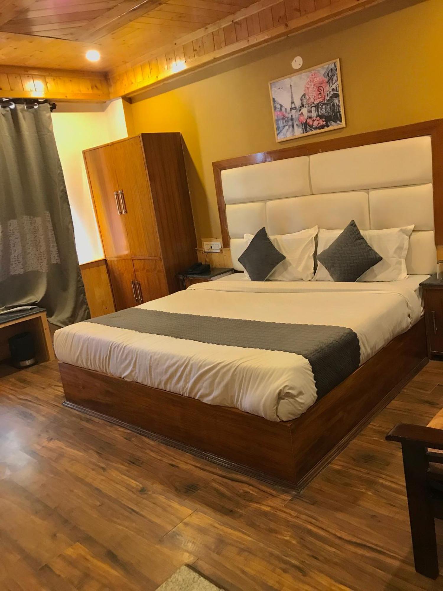 The Avenue Hotel , Manali A River Side Hotel Buitenkant foto