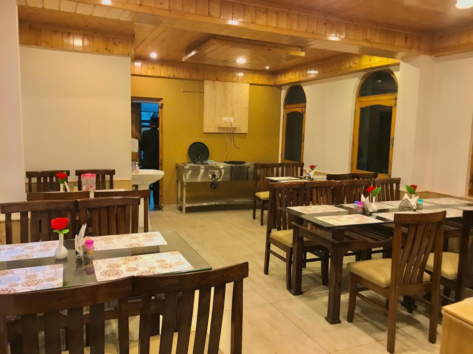 The Avenue Hotel , Manali A River Side Hotel Buitenkant foto